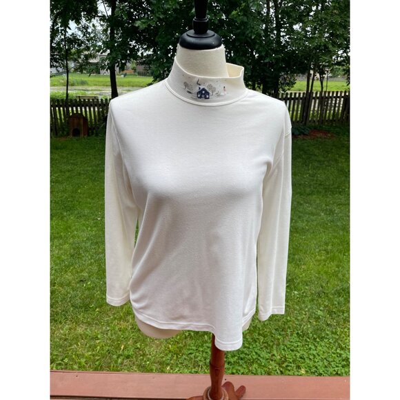 Christmas-Themed Womens Navy Button-Up Jacket & White Turtleneck Set With Winter - Picture 5 of 15